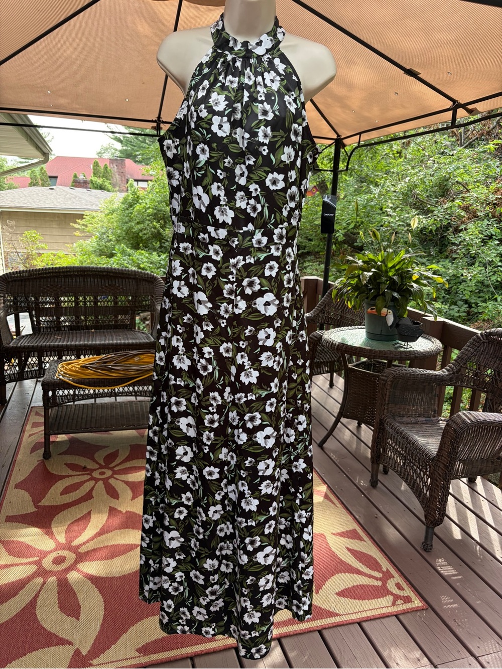 BEBE dress , 10 floral halter  maxi NWT DRESS, a beautiful dress $129.00 MRSP